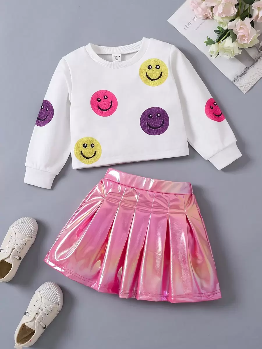SHEIN Explorewe 年轻女孩 Y2K 风格彩色笑脸图案运动衫和金属粉色褶皱迷你裙 2 件套服装，适合秋季、冬季、日常穿着、派对、运动、街头装 - 白色 - 查看 1