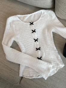 DAZY Áo thun nữ cổ chữ V tay dài ôm sát có họa tiết nơ trang trí - trắng - Xem 5