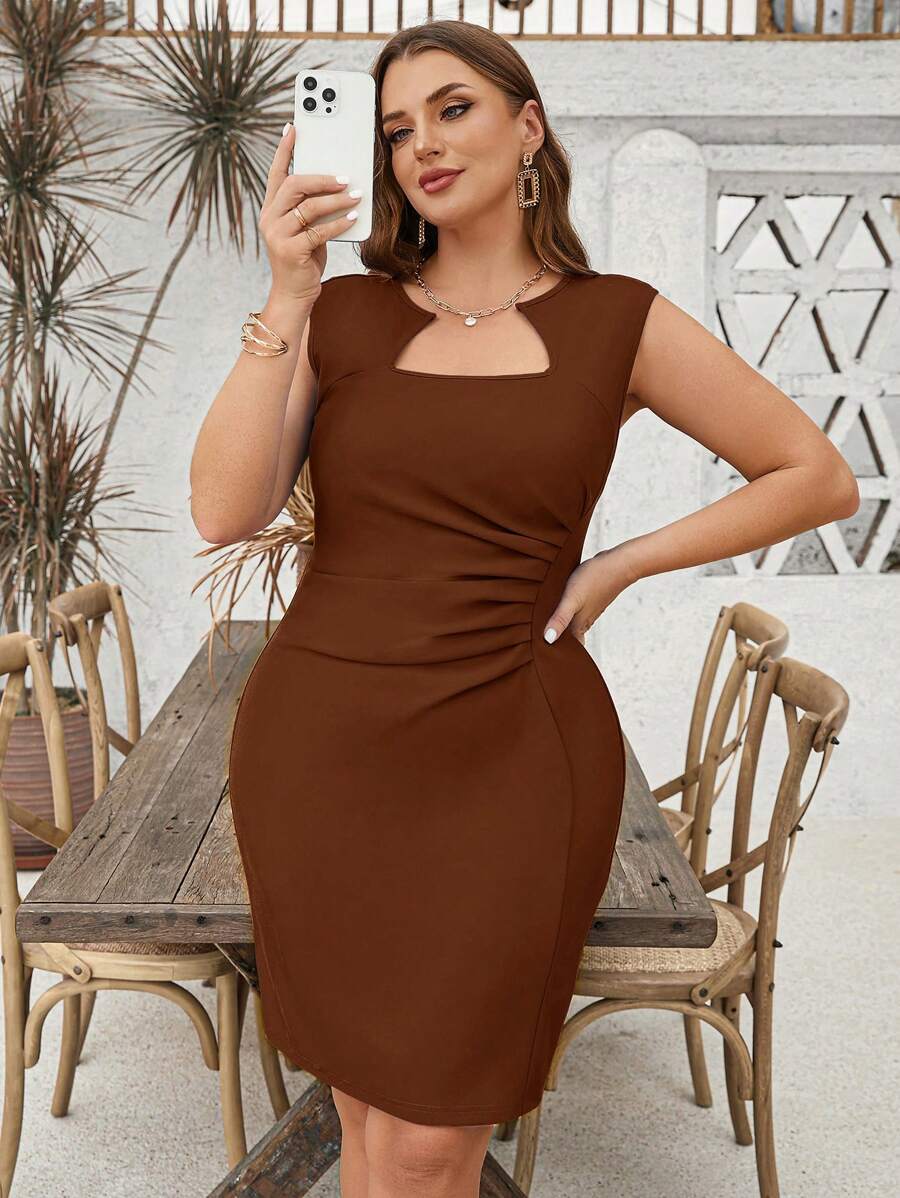 SHEIN Clasi 大码褶饰皇家迷你连衣裙 - 棕色 - 查看 1