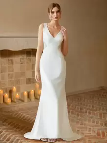 性感蕾丝贴花与串珠美人鱼婚纱，白色优雅新娘礼服