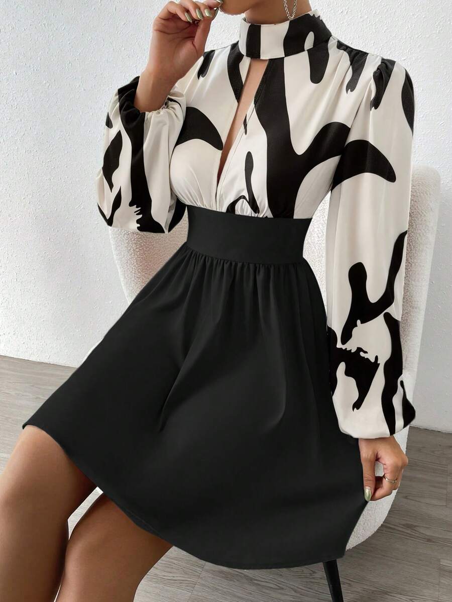 Chiquease Rochie scurtă cu mâneci lungi, cu guler în picioare, cu imprimeu integral, mozaic