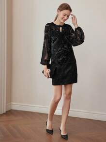 MOTF PREMIUM Blusa con cuello de orificio y estampado floral en relieve