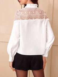 Vintamour Blouse ajustée avec garniture en dentelle élégante et rétro pour femmes, à manches longues, pour le style Renaissance des foires d'été et d'automne, chemise à boutons, chemise à manches longues en dentelle, style Bridgerton, mode coréenne, tenue de bureau, tenue d'entreprise décontractée pour femmes - Blanc - Voir 2