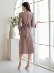 DAZY Đầm dài tay maxi màu trơn khoét lỗ cho nữ, trang phục mùa thu, trang phục đi học. - màu nâu - Xem 2