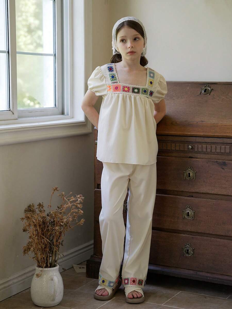 SHEIN Tween-Mädchen Set aus farbenfrohem, gehäkeltem Blumenmuster, quadratischem Ausschnitt, kurzärmligem, lockerem A-Linien-Shirt und weiten Hosen, geeignet für Urlaub und Sommer