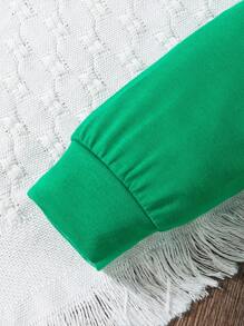 SHEIN Bộ trang phục Giáng sinh quyến rũ cho bé trai và bé gái | Phong cách Giáng sinh xanh | Mềm mại & thân thiện với làn da | Thiết kế khóa bấm ở vai & đáy quần hở dễ mặc | In kỹ thuật số họa tiết Giáng sinh & yếu tố cổ điển, tạo không khí lễ hội | Dáng rộng, thoải mái vận động | Dù là đi chơi Giáng sinh, tụ họp tại nhà, tiệc tùng ngày lễ hay chụp ảnh gia đình, bé yêu của bạn sẽ tỏa sáng như một ngôi sao sáng nhất, chào đón một mùa Giáng sinh khó quên! - màu xanh lá - Xem 3