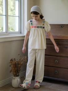 SHEIN Tween-Mädchen Set aus farbenfrohem, gehäkeltem Blumenmuster, quadratischem Ausschnitt, kurzärmligem, lockerem A-Linien-Shirt und weiten Hosen, geeignet für Urlaub und Sommer