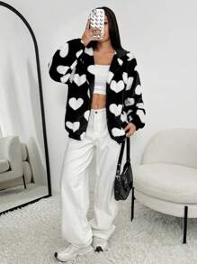 SHEIN EZwear Chaqueta de peluche con capucha con cremallera, hombros caídos y estampado de corazones rosas, cómoda para el otoño/invierno - Blanco y Negro - Ver 4