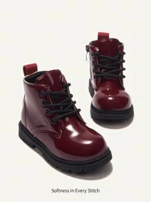 Cozy Pixies 人造皮革舒适休闲婴儿靴，时尚系带亮面女童短靴 - 酒紅色 - 查看 1