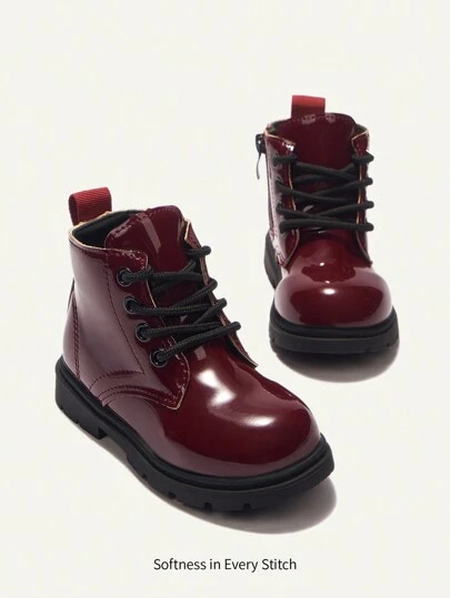 Cozy Pixies Konstläder Bekväma fritidsstövlar för spädbarn, modesnörade glansiga korta stövlar för flickor