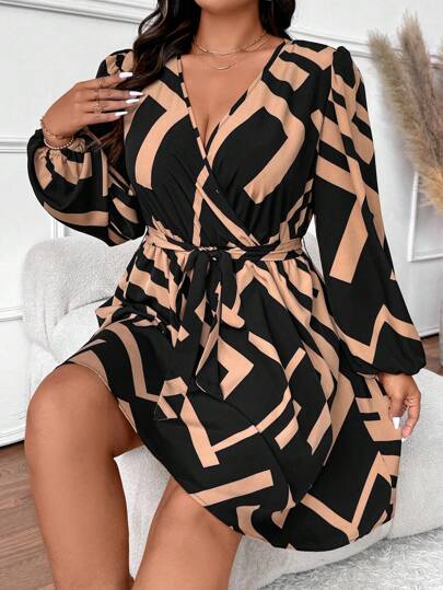 SHEIN Frenchy Plus Size V-ringad långärmad modeklänning med knytband i midjan All-Over Print Design Klänning