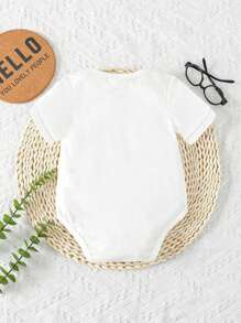 SHEIN Playful Pals Baby Boy Casual Stylish Cartoon Peanuts Ombre Foil Print Creative Funny Slogan Letter Decoration Short Sleeve Bodysuit - White - View 2