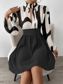 Chiquease Rochie scurtă cu mâneci lungi, cu guler în picioare, cu imprimeu integral, mozaic