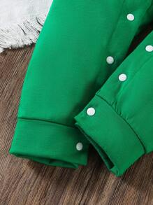 SHEIN Bộ trang phục Giáng sinh quyến rũ cho bé trai và bé gái | Phong cách Giáng sinh xanh | Mềm mại & thân thiện với làn da | Thiết kế khóa bấm ở vai & đáy quần hở dễ mặc | In kỹ thuật số họa tiết Giáng sinh & yếu tố cổ điển, tạo không khí lễ hội | Dáng rộng, thoải mái vận động | Dù là đi chơi Giáng sinh, tụ họp tại nhà, tiệc tùng ngày lễ hay chụp ảnh gia đình, bé yêu của bạn sẽ tỏa sáng như một ngôi sao sáng nhất, chào đón một mùa Giáng sinh khó quên! - màu xanh lá - Xem 4