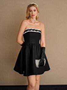 MOTF STUDIO DETALII APLICII ROCHIE SCURTĂ DE TUB EVAZAT DE COLORBLOC