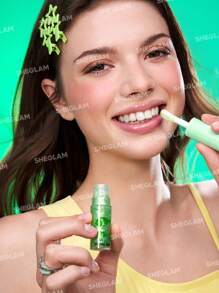 The Powerpuff Girls X SHEGLAM 超級三重奏唇彩-Buttercup 保濕唇彩 高光澤亮澤 不黏膩液體唇彩 液體唇膏 唇油 唇部護理 保濕睡眠面膜 唇妝 品牌 美容 化妝 化妝品 適合女性與女孩 完美搭配冬季春季 Y2K 時尚 流行 生日禮物 假期 派對準備就緒 最佳顏色 - Buttercup - 查看 4