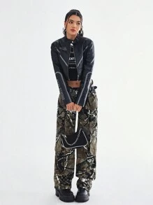 SHEIN EZwear Pantalones vaqueros casuales anchos de pierna ancha con bolsillos utilitarios de estampado total para mujeres