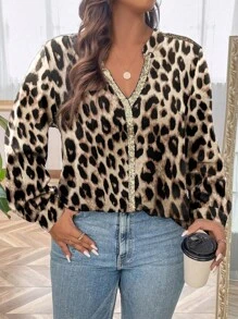 SHEIN Clasi 大码豹纹拼布长袖 V 领休闲衬衫 - 彩色 - 查看 5