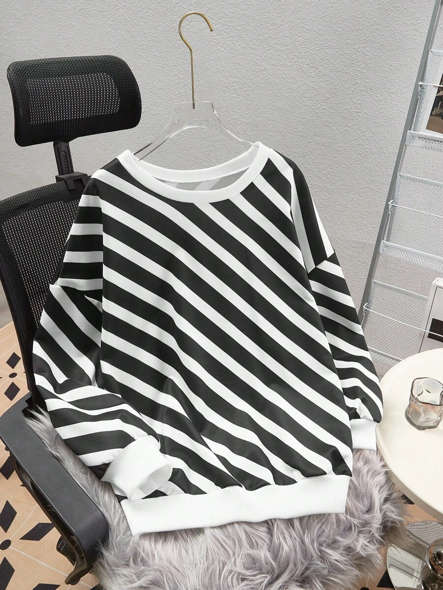 SHEIN EZwear Plus Size Round Neck Long Sleeve Color Block Striped Sweatshirt, Casual Daily - Black and White - View 1