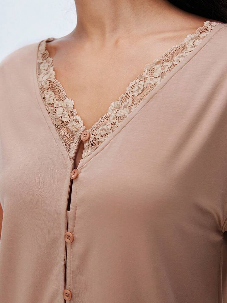 Ensemble de pyjama aérien avec boutons et insert en dentelle, en TENCEL™ Modal ultra doux et élégant. Ensemble de loungewear pour femmes, lingerie