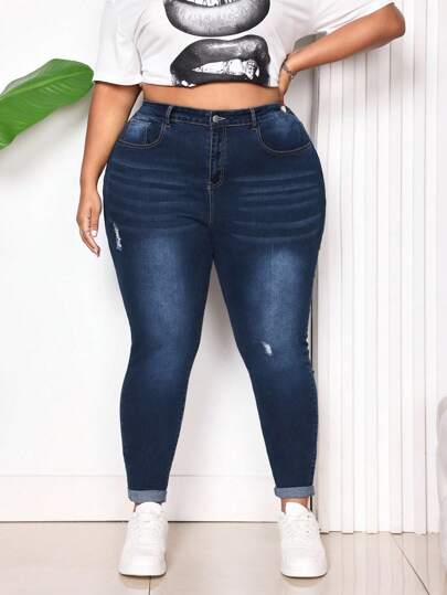 SHEIN CURVE+ Pantalones vaqueros azules ceñidos y acortados de estilo casual y sexy para tallas grandes