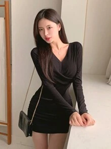 DAZY 女式短款V领修身长袖连衣裙、迷你连衣裙、秋装 - 黑色 - 查看 6