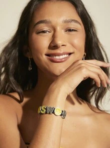SmileyWorld® | SHEIN Pulseira com letras brilhantes de strass e padrão de desenho animado