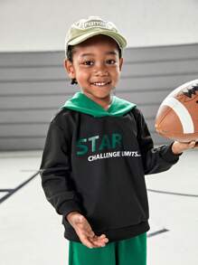 SHEIN 2 件装年轻男孩彩色字母图案校园篮球复古街头装连帽衫和运动裤套装