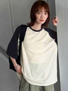 FRIFUL Women's Colorblocked Raglan Sleeve T-Shirt With Letter Print