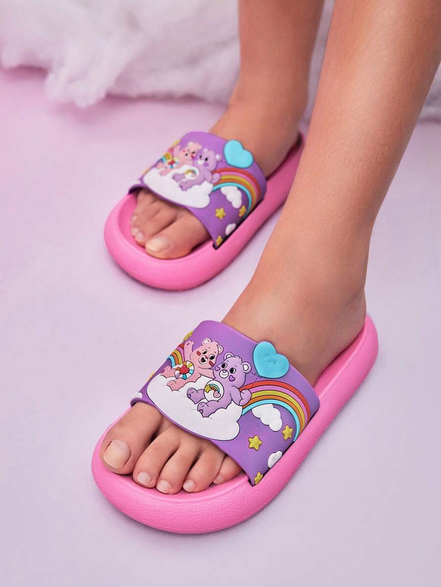 SHEIN X Care Bears Sandalias ligeras con diseño de oso arcoíris lindo para mujer, adecuadas para uso interior y exterior, regalo para el estilo de playa casual - Rosa - Ver 1