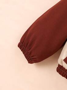 Chaqueta de color marrón y albaricoque con bloque de color y bordado de letra americana vintage para niña joven