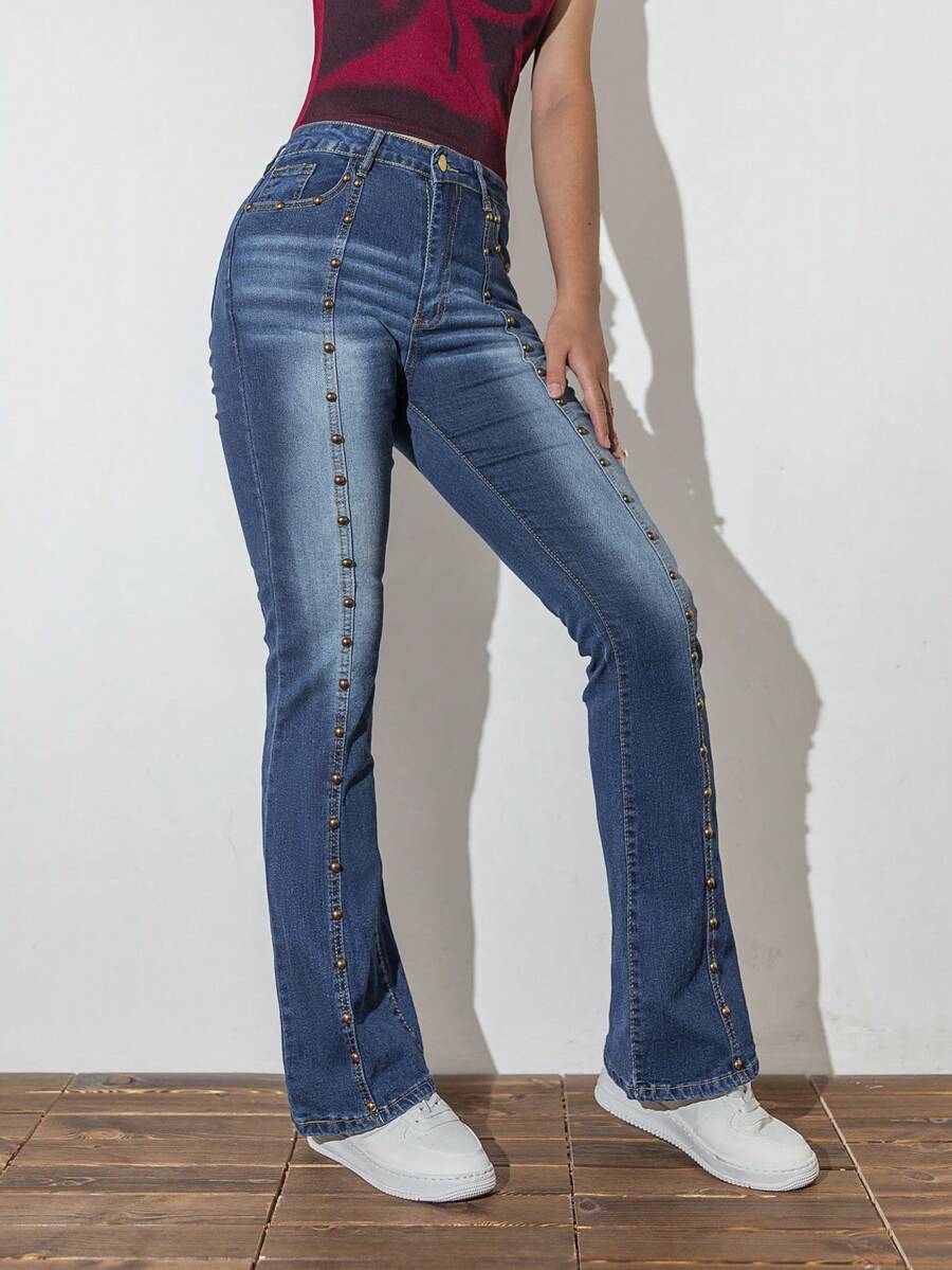 女款朋克風款式鉚釘彈性修身喇叭牛仔褲 - 深色水洗藍 - 查看 1