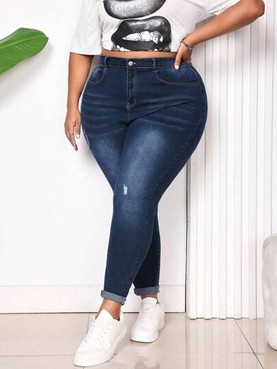 SHEIN CURVE+ Pantalones vaqueros azules ceñidos y acortados de estilo casual y sexy para tallas grandes