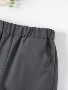 SHEIN Conjunto de de verano de 2 piezas: top de tirantes con cuello redondo y espalda con recorte en color solido, y pantalón cargo para niña joven - Gris Oscuro - Ver 4