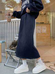 DAZY Bộ 2 món gồm áo nỉ cổ tròn in chữ và chân váy chữ A màu trơn dành cho nữ, bộ đồ mặc nhà giữ ấm mùa thu cho nữ. - Màu xanh hải quân - Xem 9