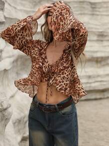 Aveloria Blusa casual suelta con diseño de volantes, cuello en V, lazo en la cintura, bajo asimétrico y estampado de leopardo aleatorio con elegante acabado retro