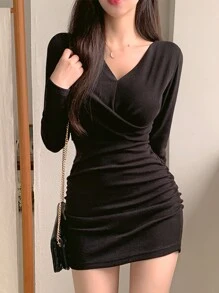 DAZY 女式短款V领修身长袖连衣裙、迷你连衣裙、秋装 - 黑色 - 查看 3