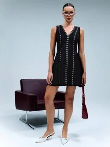 SHEIN Unity V Neck Hook And Eye Sleeveless Shift Dress - Black - View 3