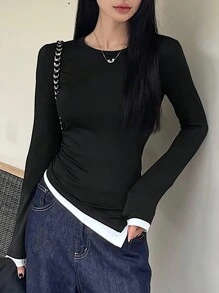 DAZY Camiseta con diseño de empalme y dobladillo asimétrico para mujer