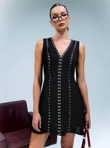 SHEIN Unity V Neck Hook And Eye Sleeveless Shift Dress - Black - View 1