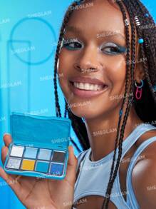 The Powerpuff Girls X SHEGLAM 教女孩眼影盤-歡樂與歡笑 閃亮霧面眼影盤 藍色 均勻著色 順滑易暈染眼影 品牌 美容 化妝 化妝品 適合女性與女孩 完美搭配冬季 Y2K 時尚 流行 生日禮物 假期 派對準備就緒 最佳顏色