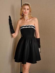 MOTF STUDIO DETALII APLICII ROCHIE SCURTĂ DE TUB EVAZAT DE COLORBLOC