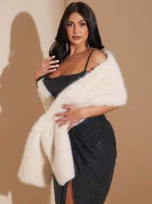 SHEIN BAE 大码女式秋冬奶油杏色毛皮斗篷外套，适合节日派对、日常通勤、生日聚会等场合穿着，秋冬Y2K风格毛皮材质。 - 杏色 - 查看 7