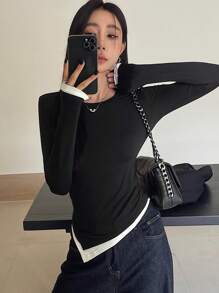 DAZY Camiseta con diseño de empalme y dobladillo asimétrico para mujer