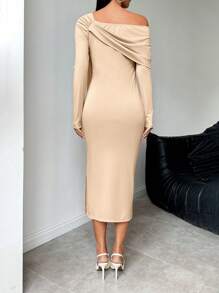 Chiquease ชุดเดรสสีพีช สำหรับสตรี ที่มีการตัดแบบอะซิเมตริกที่ไหล่และเอว ดูหรูหรา - สีแอปริคอท - ดู 2