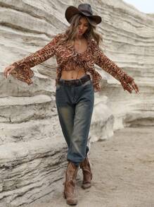 Aveloria Blusa casual suelta con diseño de volantes, cuello en V, lazo en la cintura, bajo asimétrico y estampado de leopardo aleatorio con elegante acabado retro