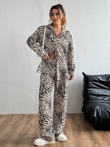 SHEIN Unity Bộ 2 áo sơ mi dài tay rộng rãi in họa tiết ngựa vằn thời trang xuân hè cho nữ và quần dài - Màu Khaki - Xem 4