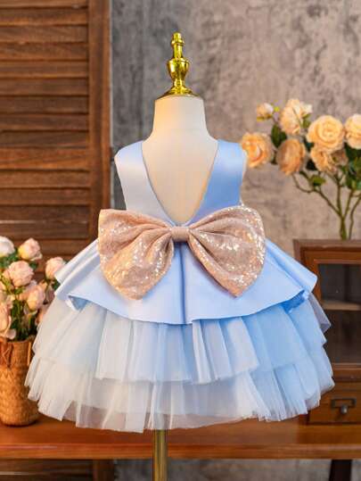 SHEIN Glamorique Kids 圣诞/万圣节场合女婴礼服、生日派对/选美礼服、蓝色缎面材质搭配多层薄纱裙、V 领、可拆卸亮片大蝴蝶结装饰、适合舞台表演、派对、钢琴演奏会