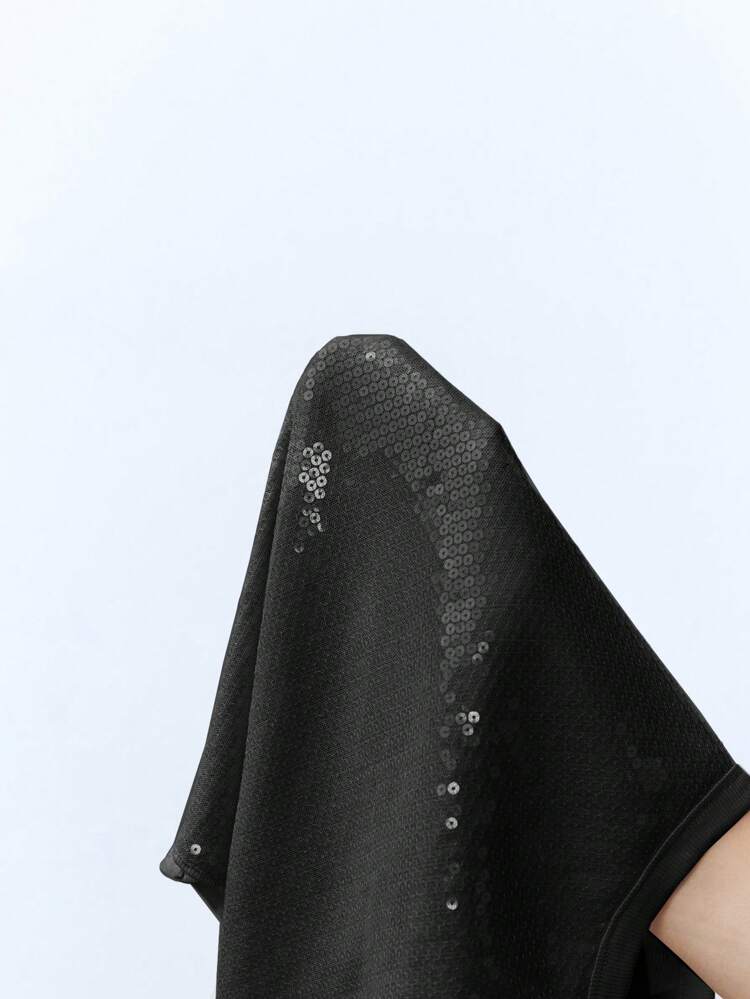 SHEIN Maija Débardeur casual femme à col rond, avec épissure noire brillante et décoration de paillettes. Design urbain moderne, idéal pour l'automne, Noël, la Saint-Patrick, Pâques, les fêtes, la plage, les vacances d'été, les sorties