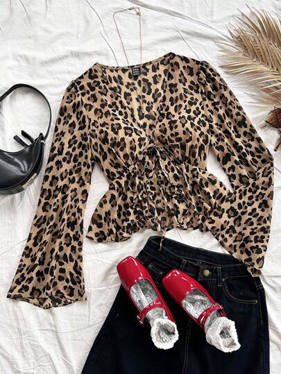 Soleia 女式度假豹纹印花纽扣前系带蝴蝶结荷叶边下摆喇叭袖衬衫，秋季